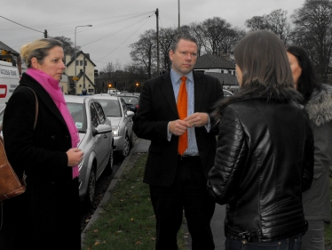 Karl McCartney MP with Cllr Lindsey Cawrey and concerned parents on the A607